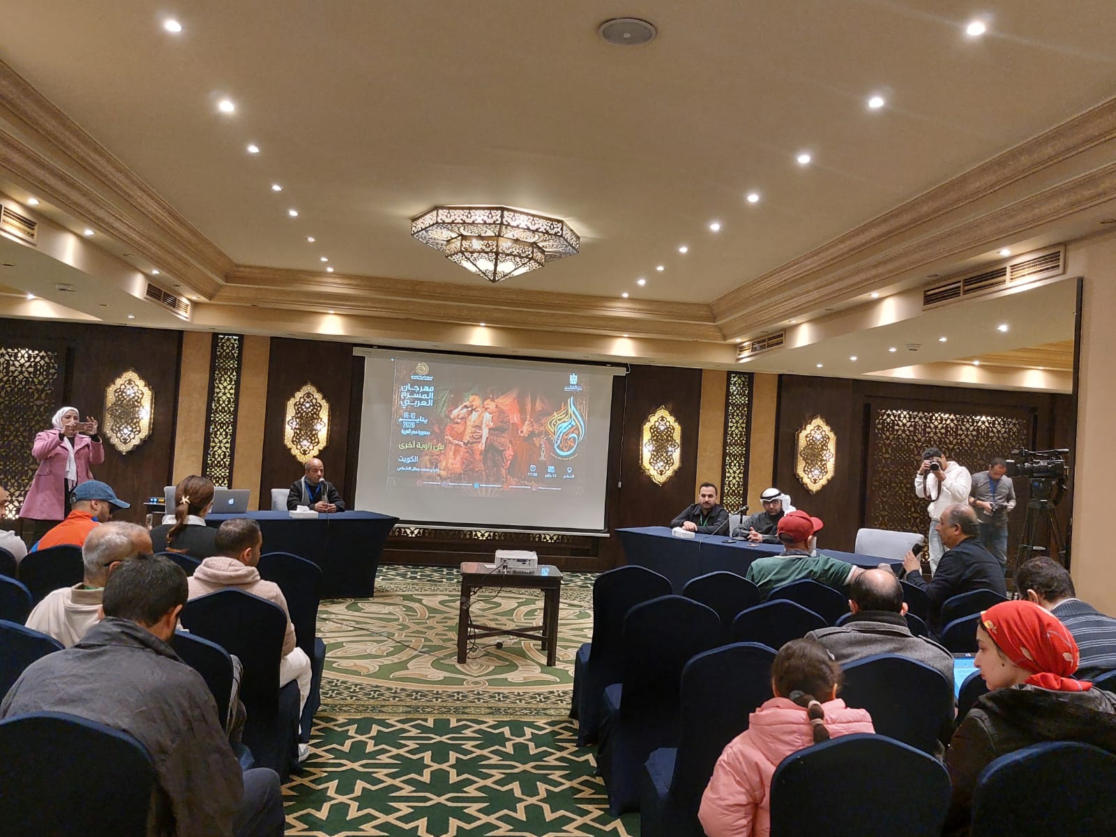 في سابع ندوات مهرجان المسرح العربي  .. مخرج العرض الكويتى «من زاوية أخرى» : والدي شكل جزء من شخصيتي الفنية